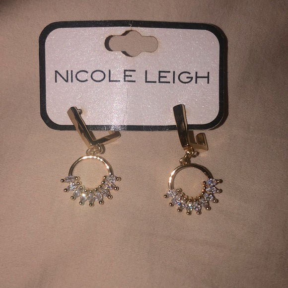 NWOT NICOLE LEIGH Gold Earring - Picture 1 of 3